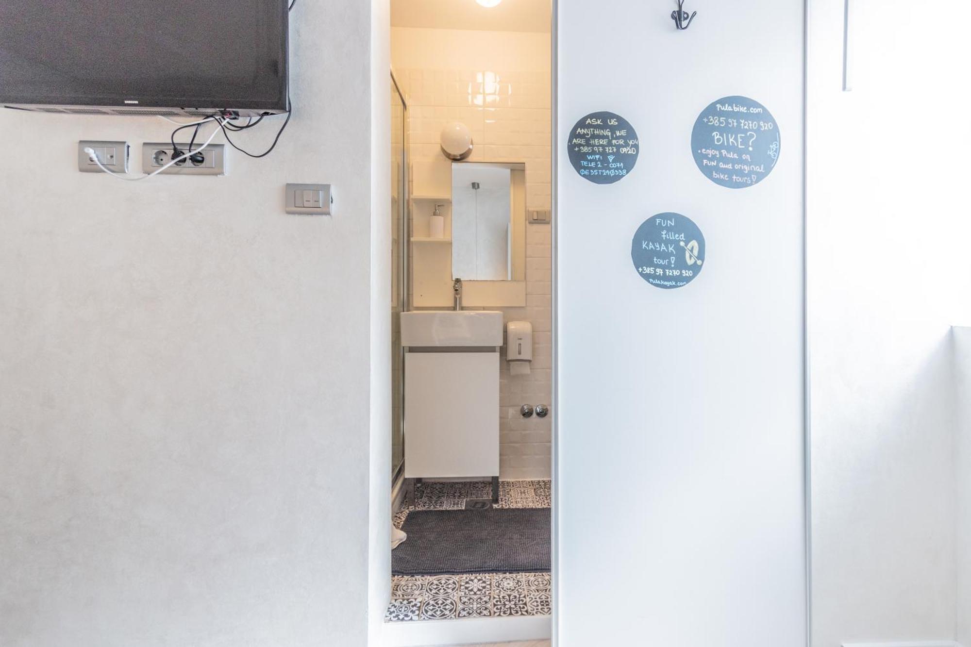 L&B Old Town Studio Apartments Pula Quarto foto